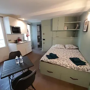 Studio Equipe Metro Abbesses A Montmartre Appartement Parijs